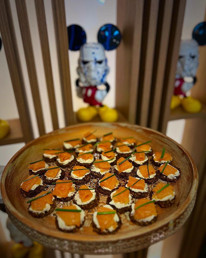 marbella-corporate-event-catering-salmon-cream-cheese-cracker